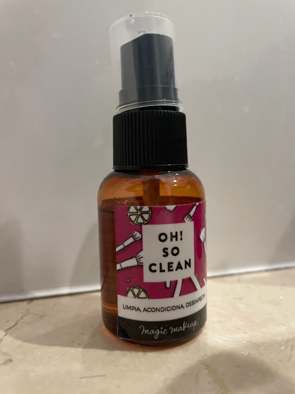Customer photo review of ✭OH! SO CLEAN✭ limpiador instantáneo de brochas- TRAVEL SIZE