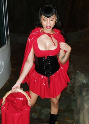 Customer photo review of Red Stretch Glossy Latex