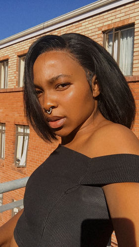 Customer photo review of KOURT - Brazilian 13x4 Lace Front Wig