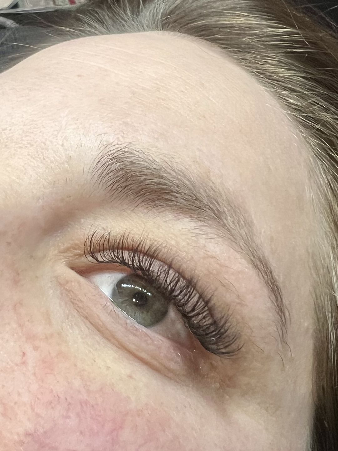 Customer photo review of EYELASH EXTENSION GLUE: THOUSANDLASHES’ ULTRA CRYSTAL BOND