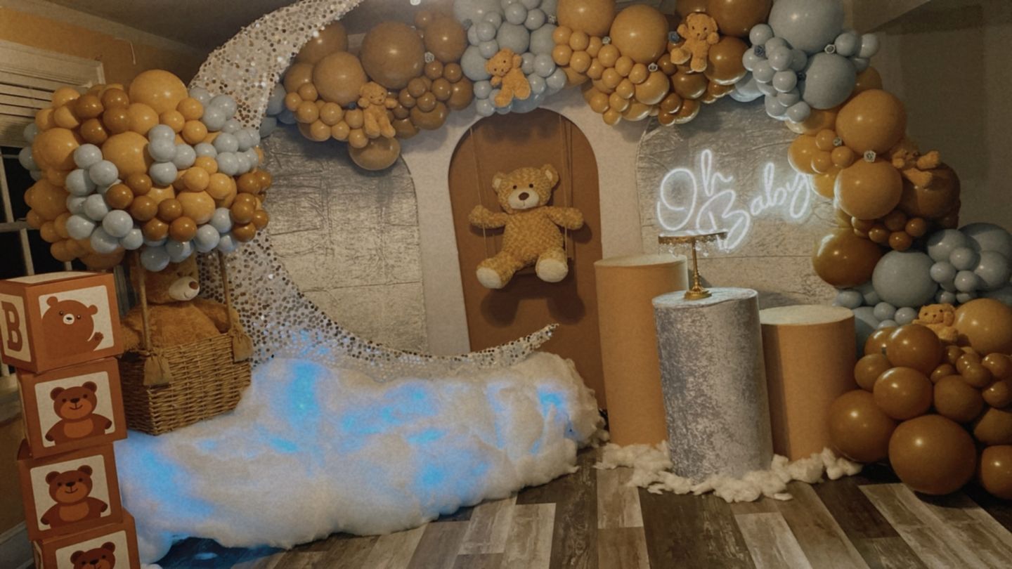 Customer photo review of 6.5ft Portable Crescent Moon Shape Stand for Baby Showers & Birthday & Wedding Events