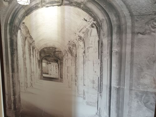 Customer photo review of Papier peint panoramique trompe l'œil couloir marbre parisien