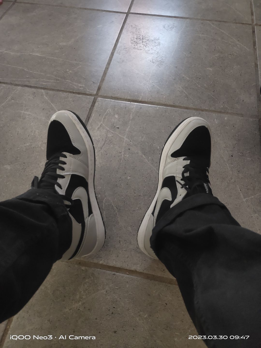 Customer photo review of Tenis Retro 1 Gris Negro
