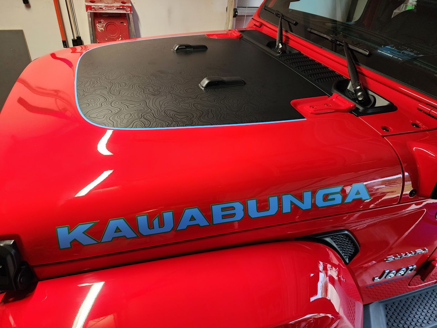 Customer photo review of Black on Black Topo Map Hood Graphic for Wrangler JL and Gladiator JT