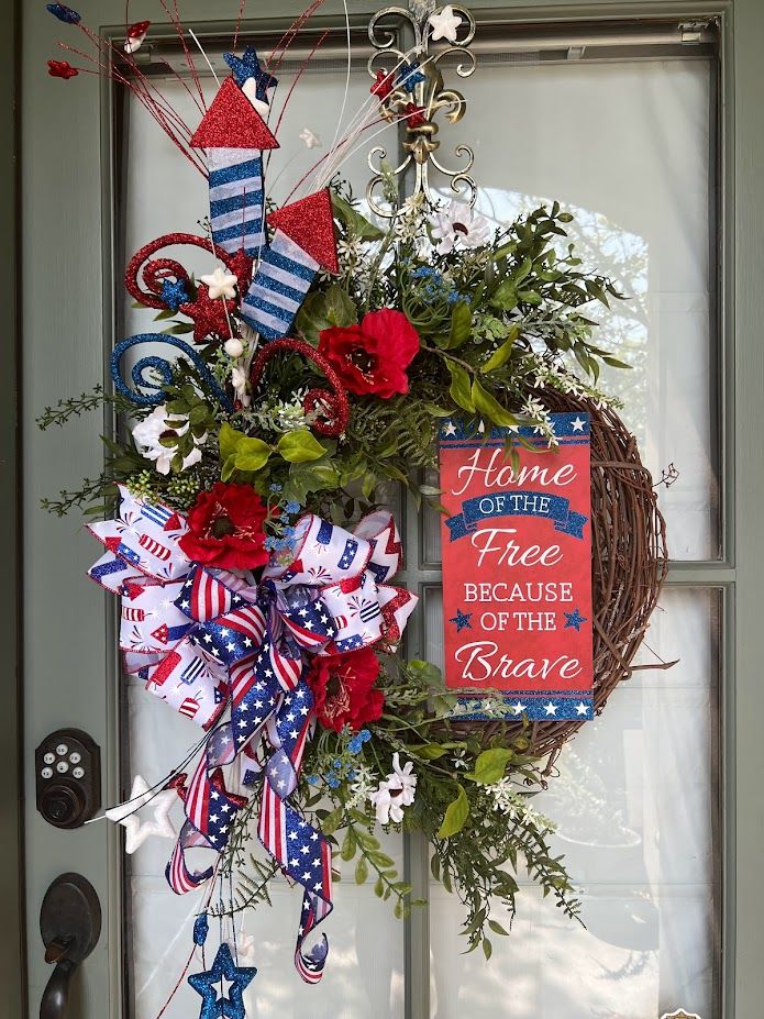 Customer photo review of 18" Round Grapevine Wreath - DECOE-038