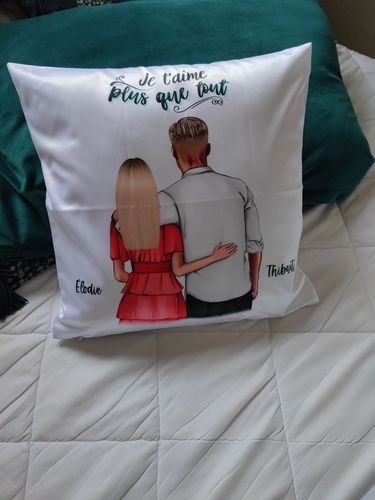 Customer photo review of Couple qui s'enlace - Coussin personnalisé