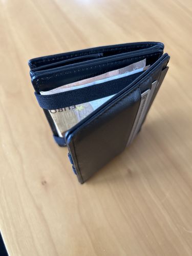 Customer photo review of Flap Boy - Magic Wallet with Coin Pocket