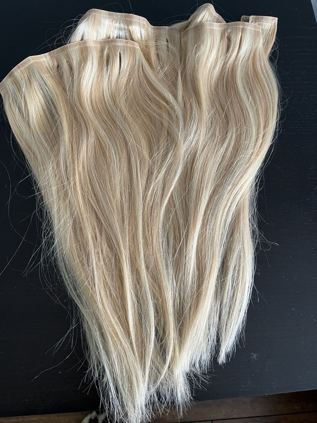 Customer photo review of 18" Seamless Five Piece Clip-in Human Hair Extension (105g)