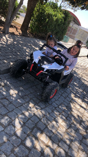 Reseña con foto de un cliente sobre PRÉ VENDA - Carro Elétrico para Criança UTV-MX 4x4 2x12v BRANCO c/ RODAS DE BORRACHA, ASSENTO EM PELE e MP4 MP4