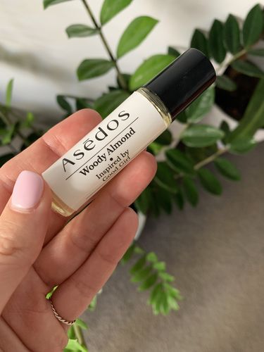 Customer photo review of WOODY ALMOND PERFUME OIL