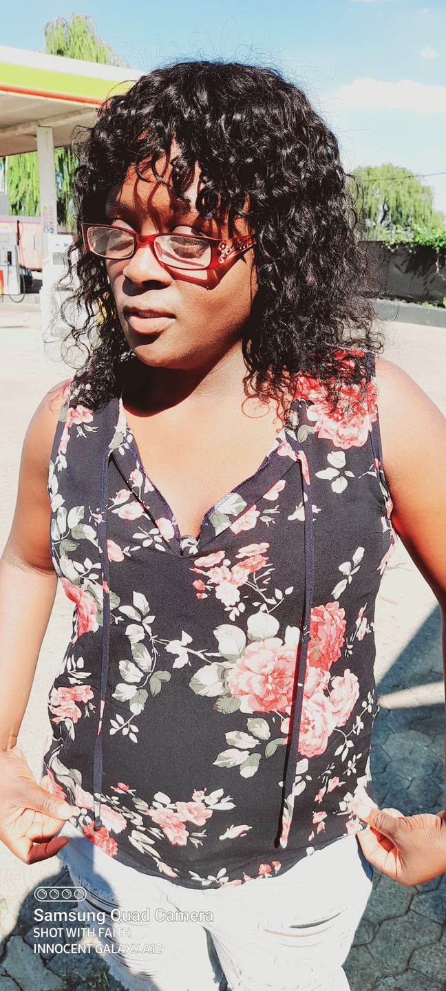 Customer photo review of Brandy Water Wave Fringe 10"