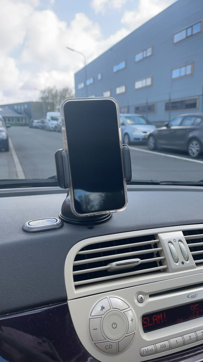 Customer photo review of Wegman Telefoonhouder Met Zuignap - Dashboard en autoruit
