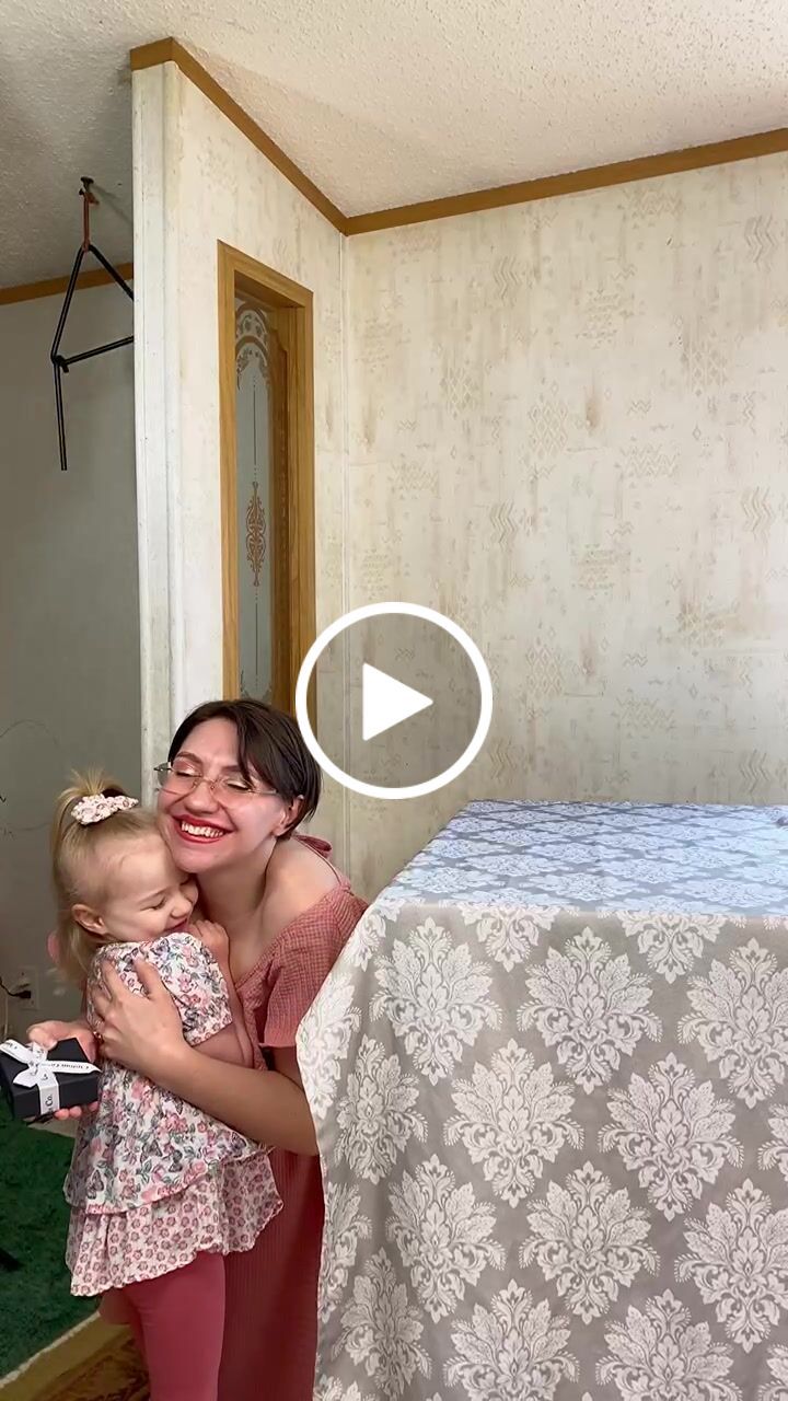 Customer video review of Horizontally Birth Flower Name Necklace