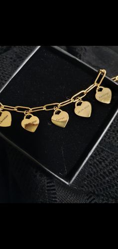 Customer photo review of LOANYA Pulsera con colgantes corazón personalizados