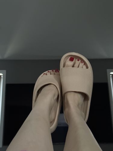 Customer photo review of Mens Cushion Slides - Cloud Slides