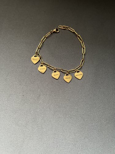 Customer photo review of LOANYA Pulsera con colgantes corazón personalizados