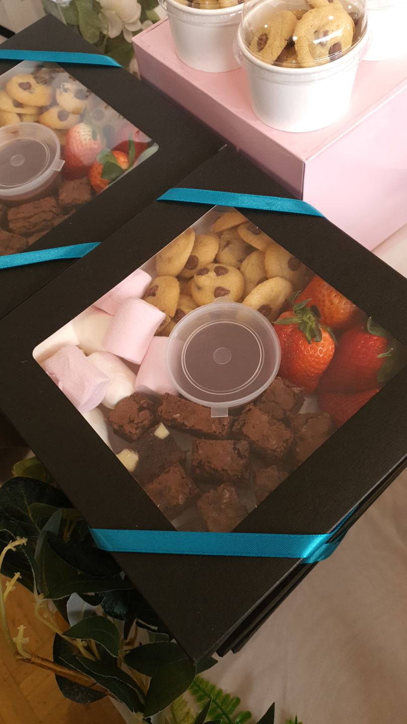 Customer photo review of Premium Cardboard Takeaway Boxes With Cellulose Clear Window Lid