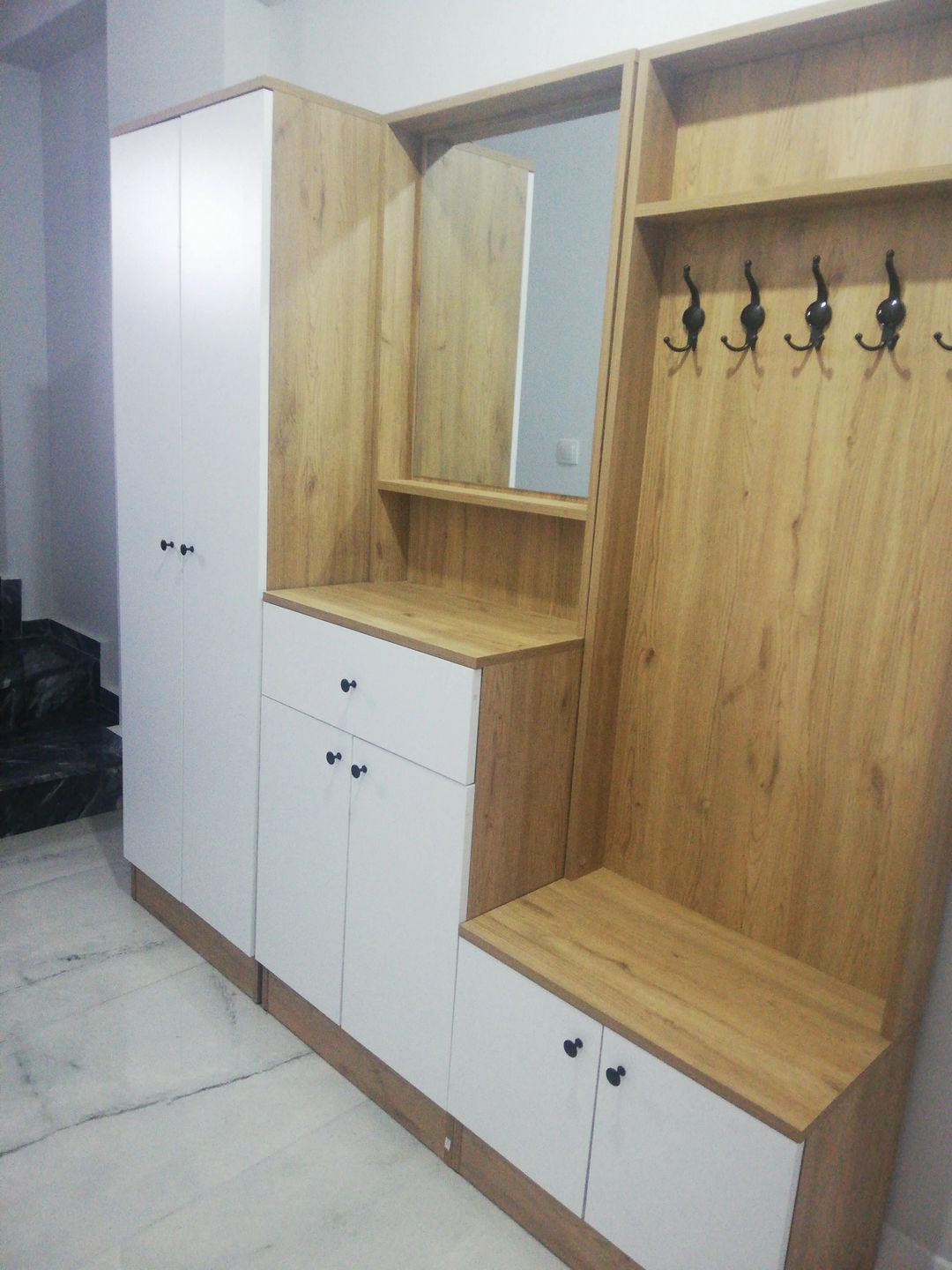 Customer photo review of Rani P6 Modern Çekmeceli Aynalı Raflı Portmanto Ayakkabılık Vestiyer Sepet Ceviz - Beyaz M2
