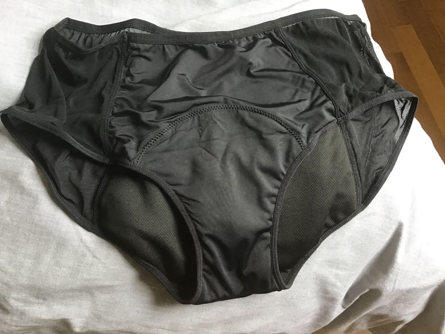 Customer photo review of Culotte Menstruelle gainante Clara (taille haute)