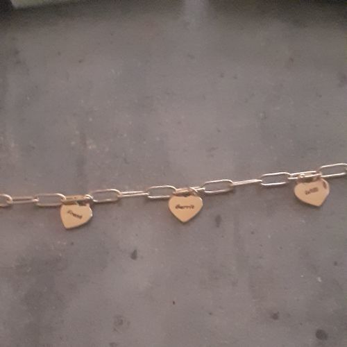 Customer photo review of LOANYA Pulsera con colgantes corazón personalizados
