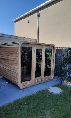 Customer photo review of SAUNASNET Outdoor Square Wood Sauna Room