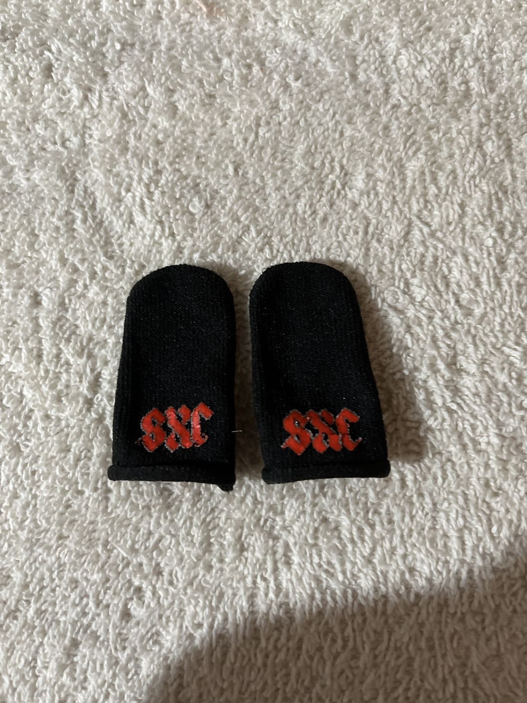 Customer photo review of "UNRIVALED 2.0" Finger Sleeves Three Pack