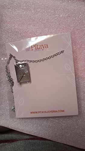 Customer photo review of Collar Mensaje Personalizado