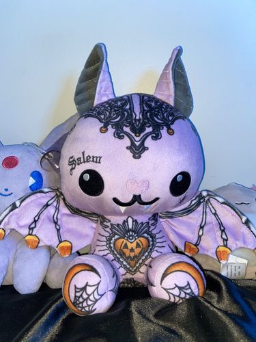 Customer photo review of Frankie the Modeling Bat