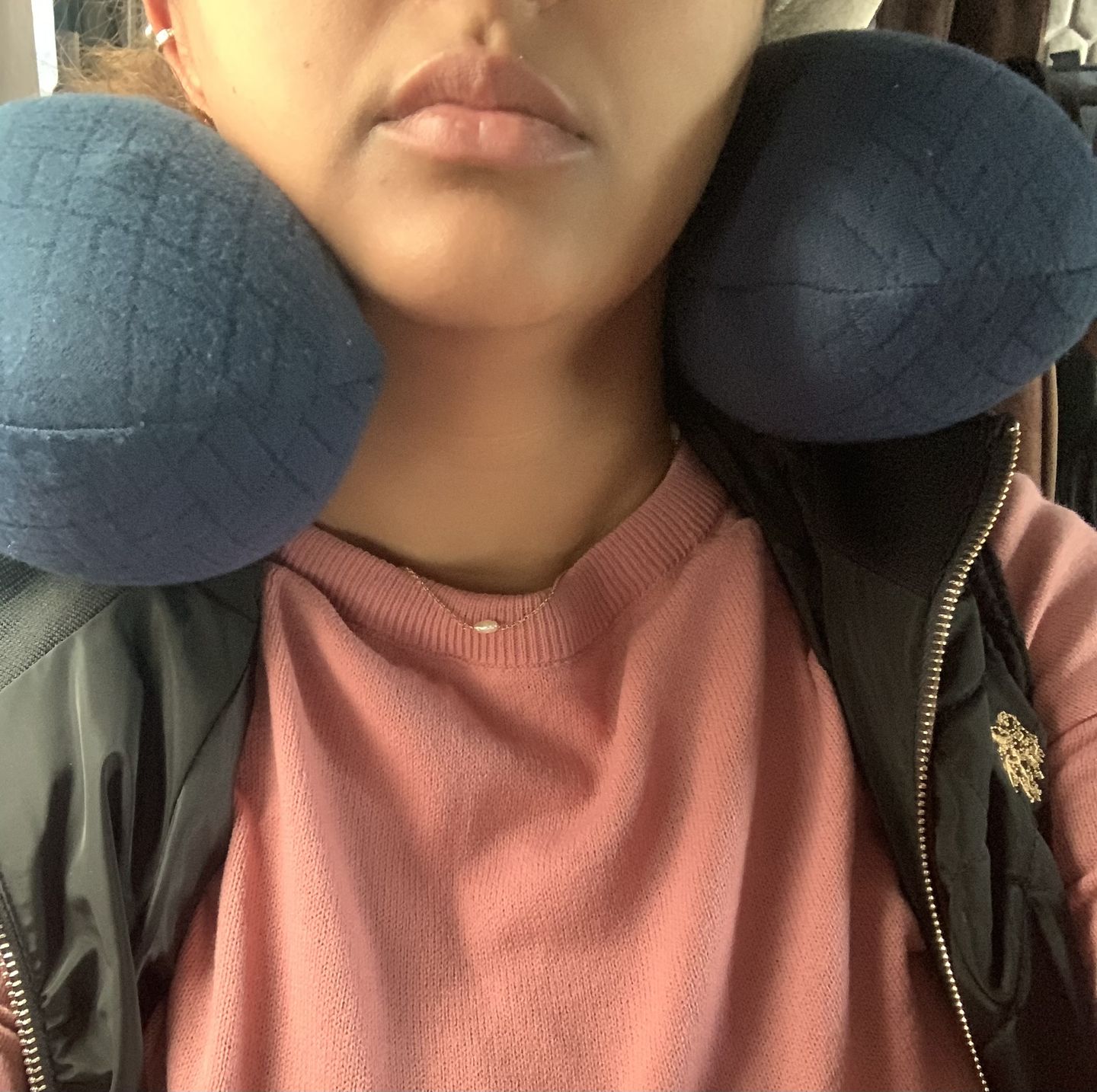 Customer photo review of Ripa- Travel Neck Pillow