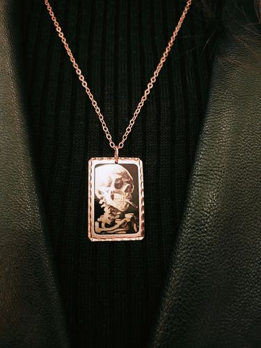 Customer photo review of Vincent Van Gogh Head of a Skeleton with a Burning Cigarette Tablo Tasarım Kolye