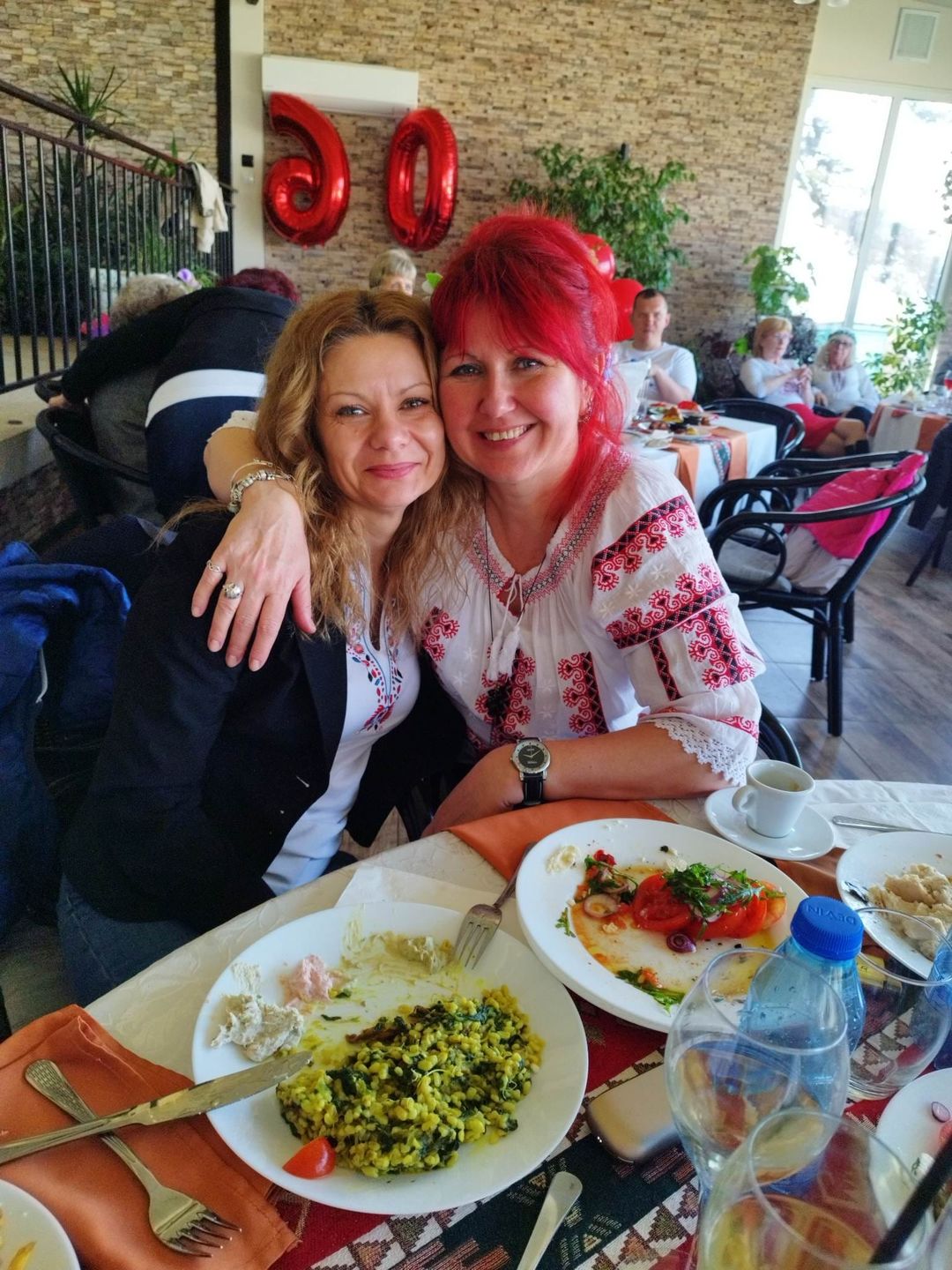 Customer photo review of Дамска тениска с V-деколте бродирана с шевица "Плодородие"