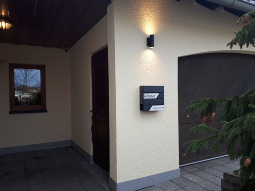 Customer photo review of AlbersDesign Briefkasten B1 anthrazit (RAL7016) personalisiert mit Edelstahl-Schildern