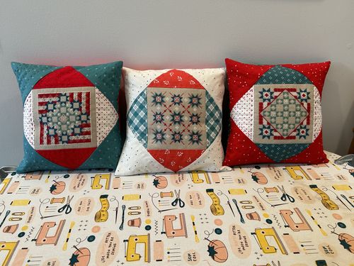 Customer photo review of The Summer Basket of the Triple Play Pillows Series - Hands On Design Paper Pattern