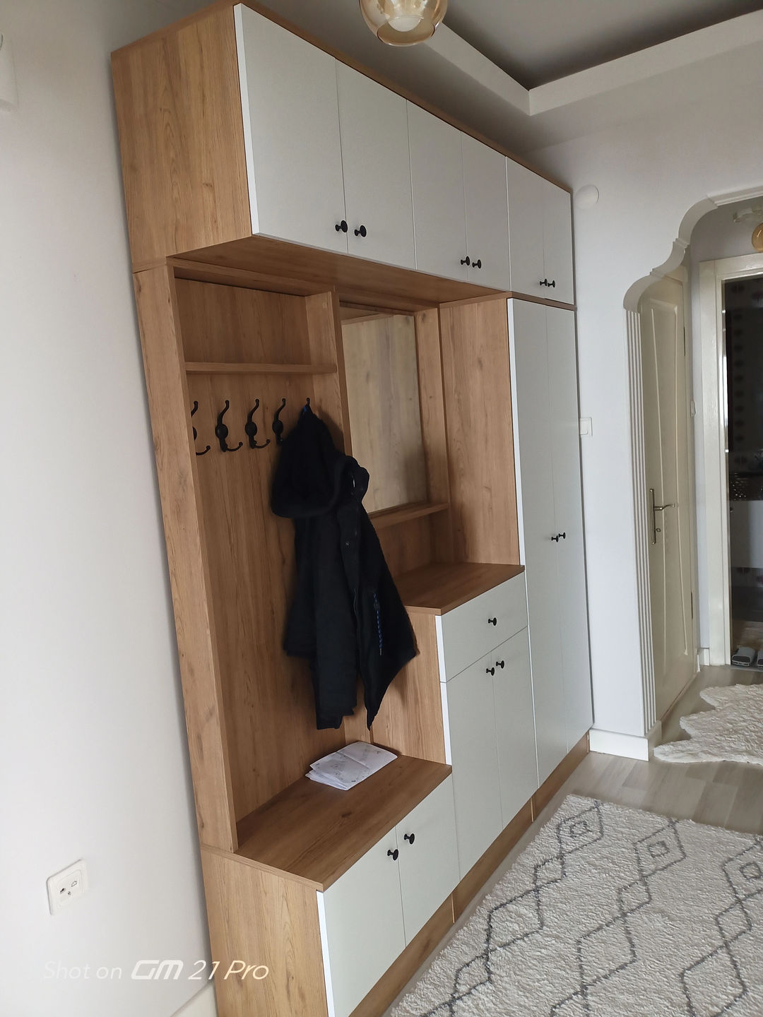 Customer photo review of Rani EA108 Portmanto Çekmeceli Aynalı Askılı Vestiyer Sepet Ceviz - Beyaz