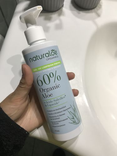 Customer photo review of Gel de Limpieza Facial Piel Mixta a Grasa 250ml