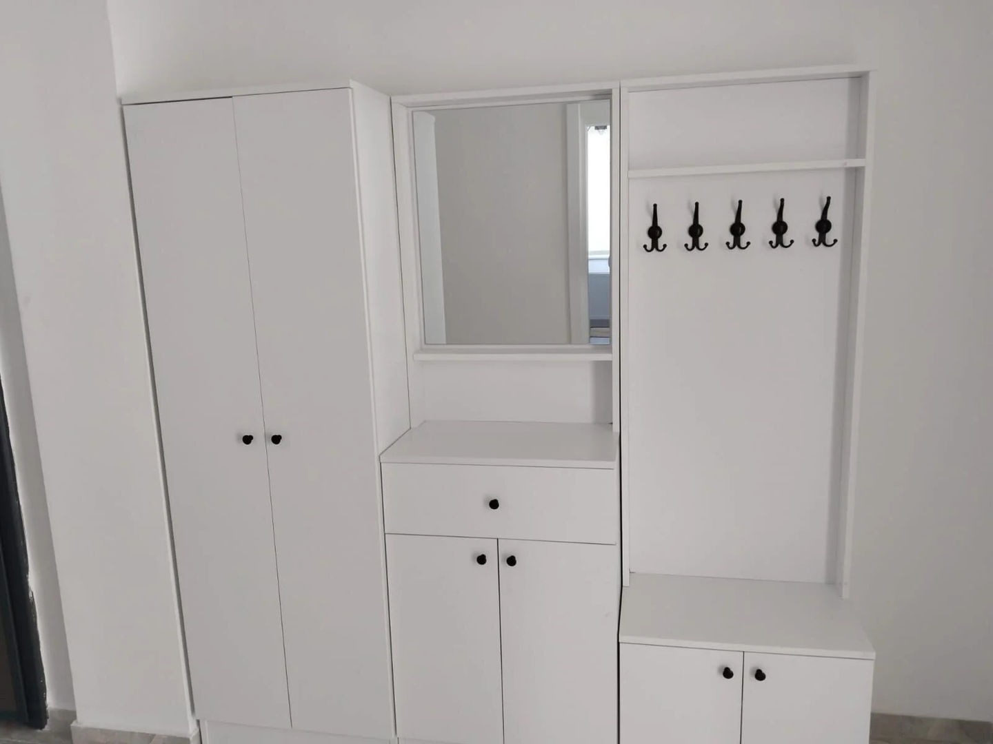 Customer photo review of Rani P6 Modern Çekmeceli Aynalı Raflı Portmanto Ayakkabılık Vestiyer Beyaz M2