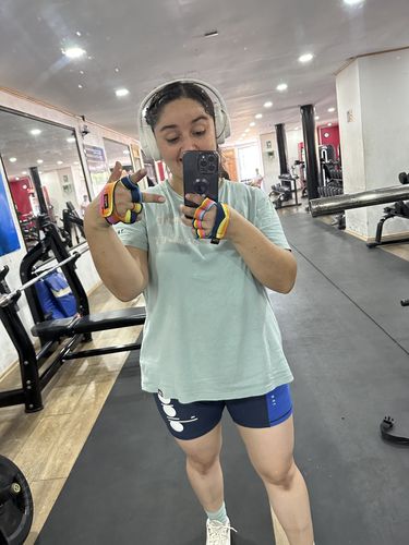 Customer photo review of Guantes Pesas GRAB Mujer