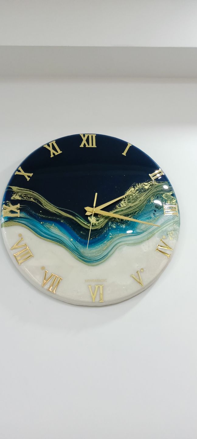 Customer photo review of Ticking Thunder Clock Regular Size 17.5 Inches (Royal Blue)