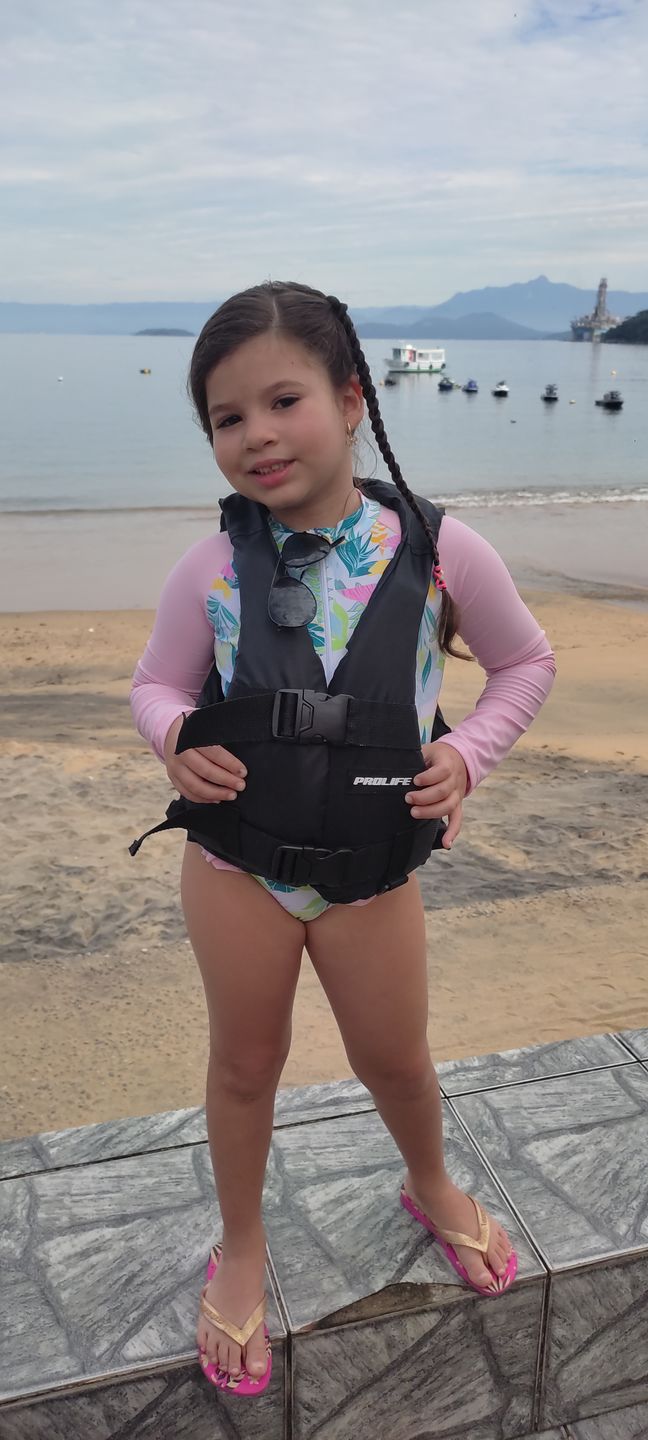 Customer photo review of Colete Flutuador Simetria Infantil