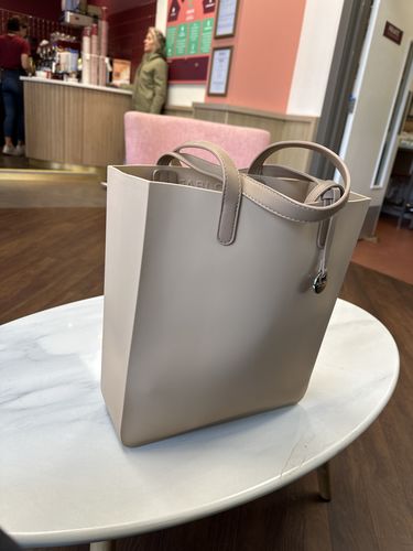 Customer photo review of City silicone tote bag - Caramel