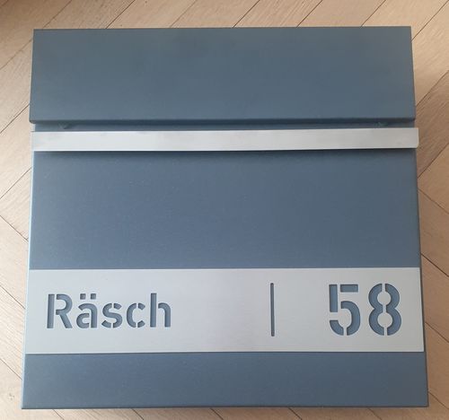 Customer photo review of AlbersDesign Briefkasten B3 Eisenglimmer (DB703) personalisiert mit Edelstahlschild