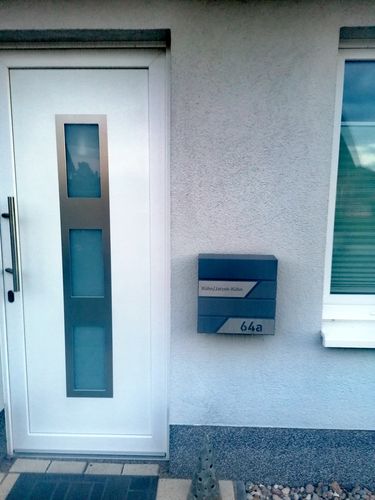 Customer photo review of AlbersDesign Briefkasten B1 anthrazit (RAL7016) personalisiert mit Edelstahl-Schildern