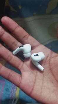 Customer photo review of AirPods Pro 2