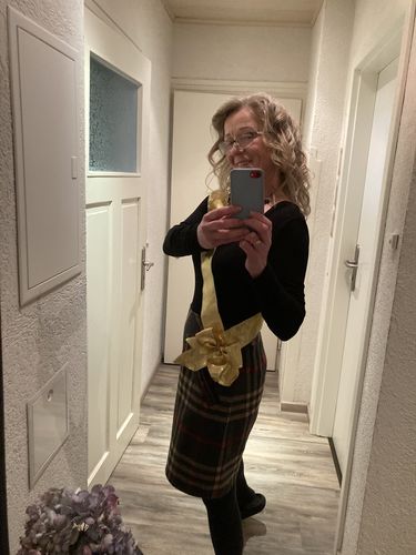 Customer photo review of Glätteisen / Anti-Frizz-Effekt / Negativ-Ionen-Technologie / Digitales Display / Für Locken und Glätten / 12 einstellbare Temperaturen von 120 bis 230°C