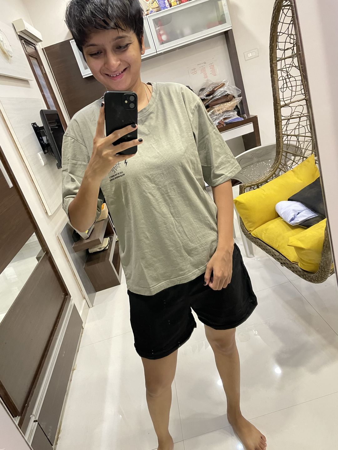 Customer photo review of Black Airy-Linen Shorts
