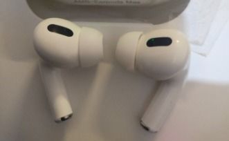 Customer photo review of AirPods Pro 2