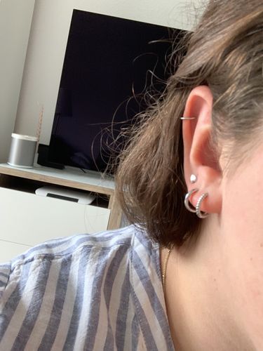 Customer photo review of Simple Pave Clicker Piercing Silber
