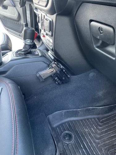 Customer photo review of Gladiator JT Universal Accessory Mount
