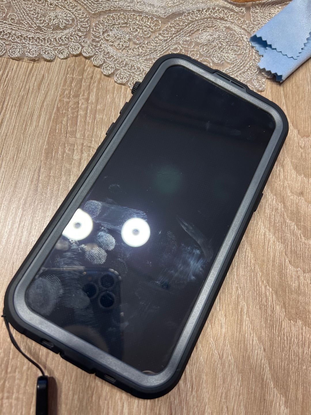 Customer photo review of iPhone Waterproof Case Dirtproof Snowproof Dropproof Cover