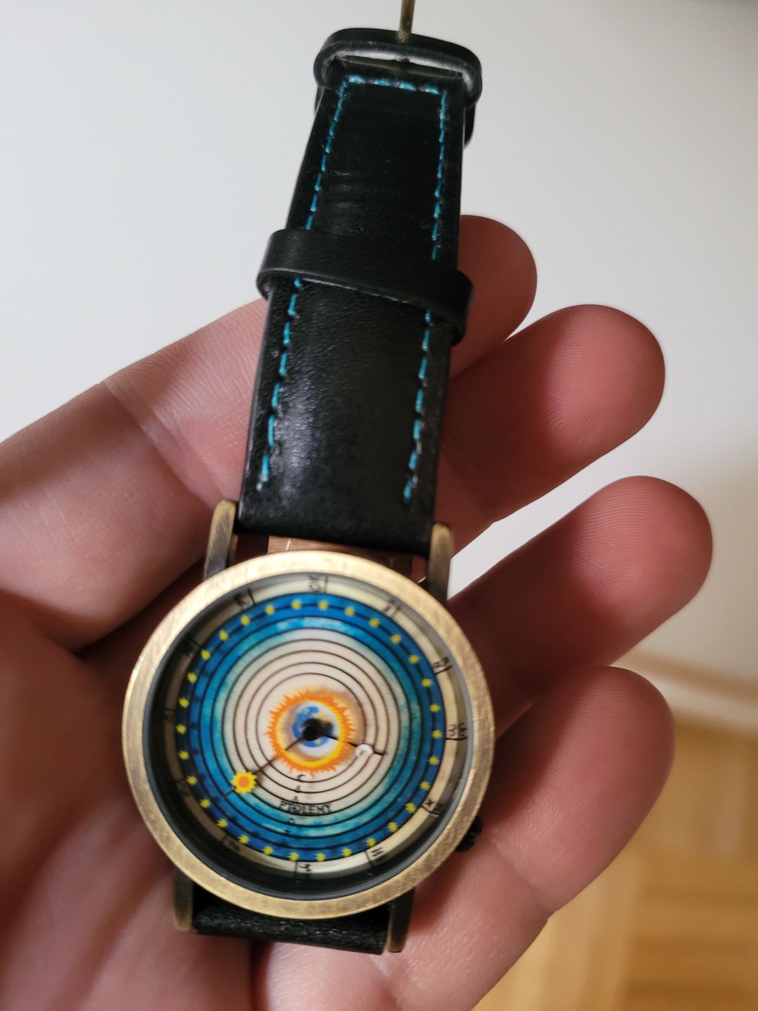 Customer photo review of Reloj Análogo Philosophers Guild Sistema de Ptolomeo 33mm